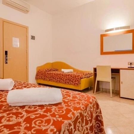 מיסאנו אדריאטיקו Hotel Ivana מראה חיצוני תמונה