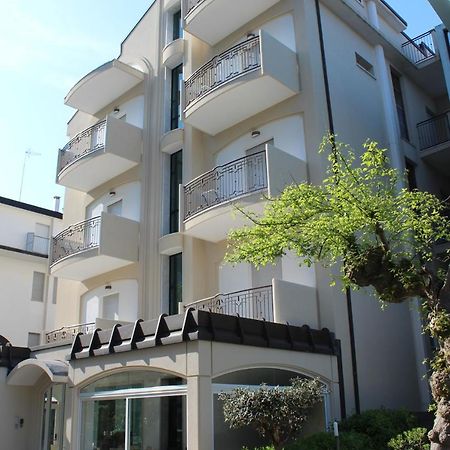 מיסאנו אדריאטיקו Hotel Ivana מראה חיצוני תמונה