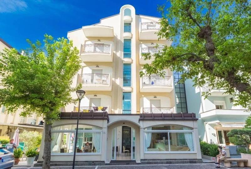 מיסאנו אדריאטיקו Hotel Ivana מראה חיצוני תמונה