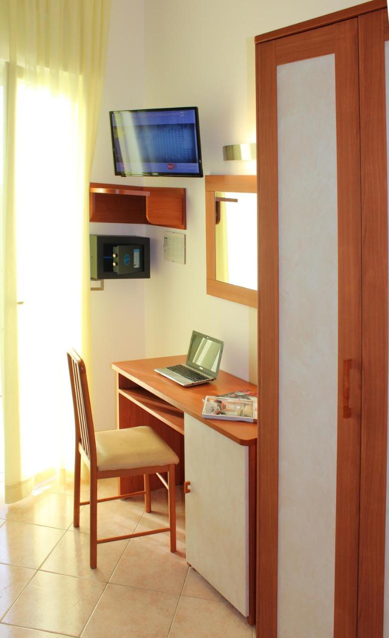 מיסאנו אדריאטיקו Hotel Ivana מראה חיצוני תמונה