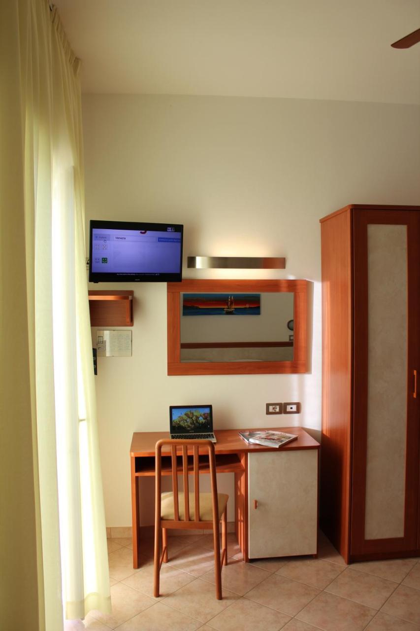מיסאנו אדריאטיקו Hotel Ivana מראה חיצוני תמונה