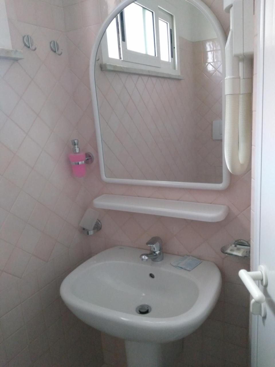 מיסאנו אדריאטיקו Hotel Ivana מראה חיצוני תמונה
