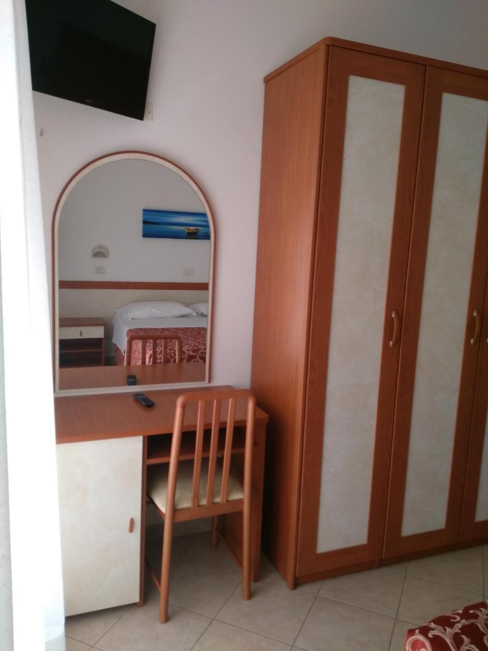 מיסאנו אדריאטיקו Hotel Ivana מראה חיצוני תמונה