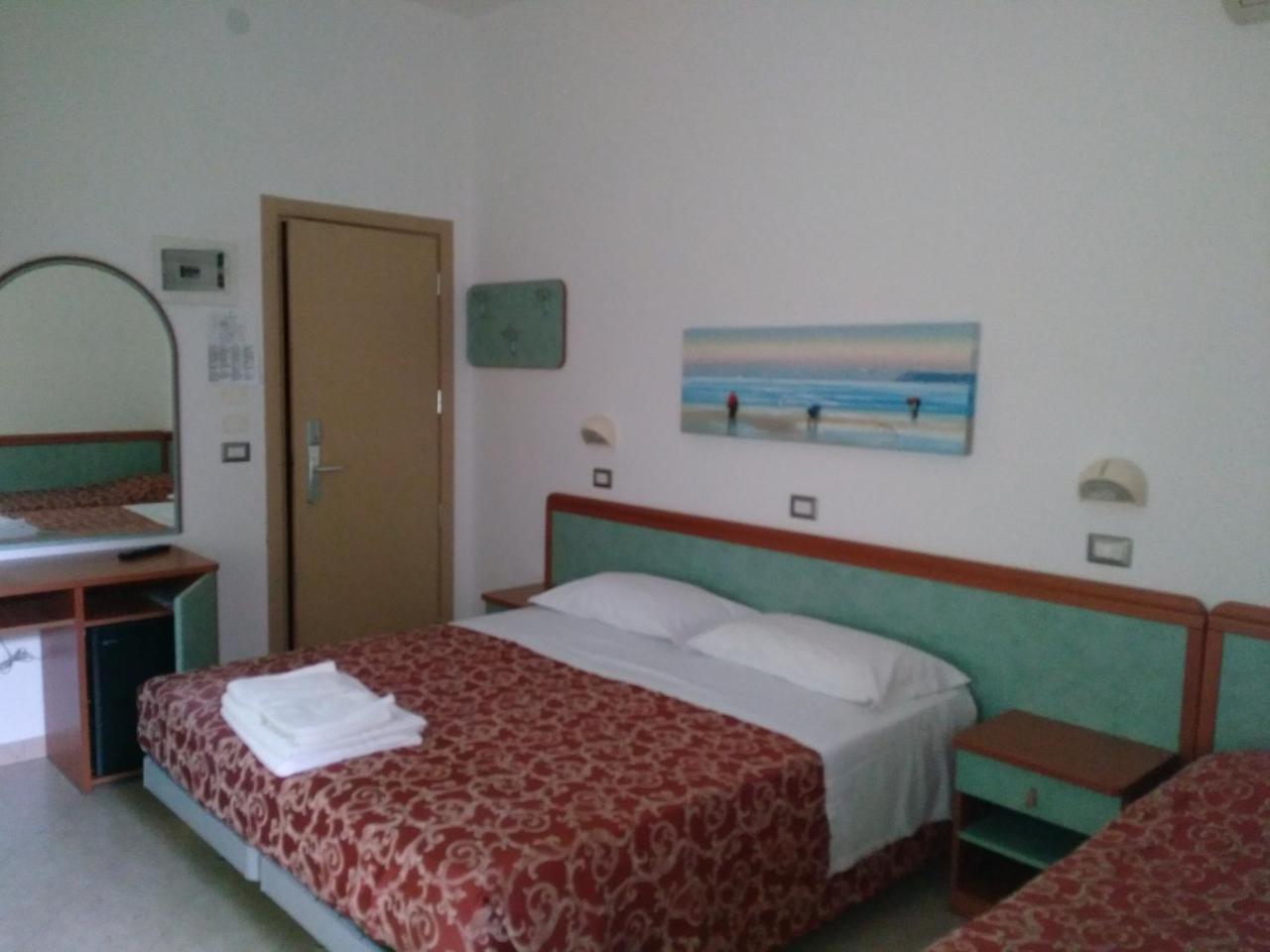 מיסאנו אדריאטיקו Hotel Ivana מראה חיצוני תמונה