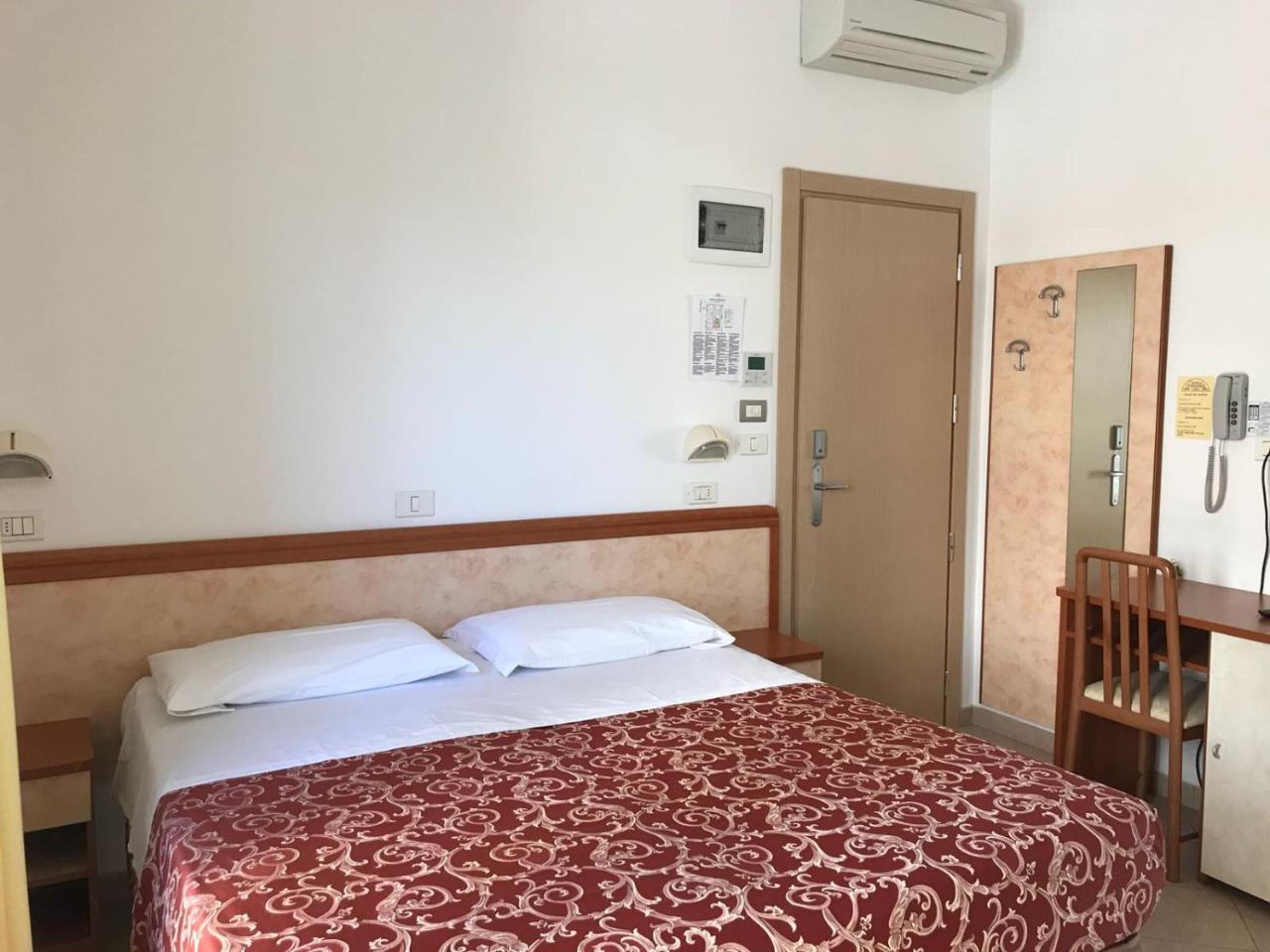 מיסאנו אדריאטיקו Hotel Ivana מראה חיצוני תמונה