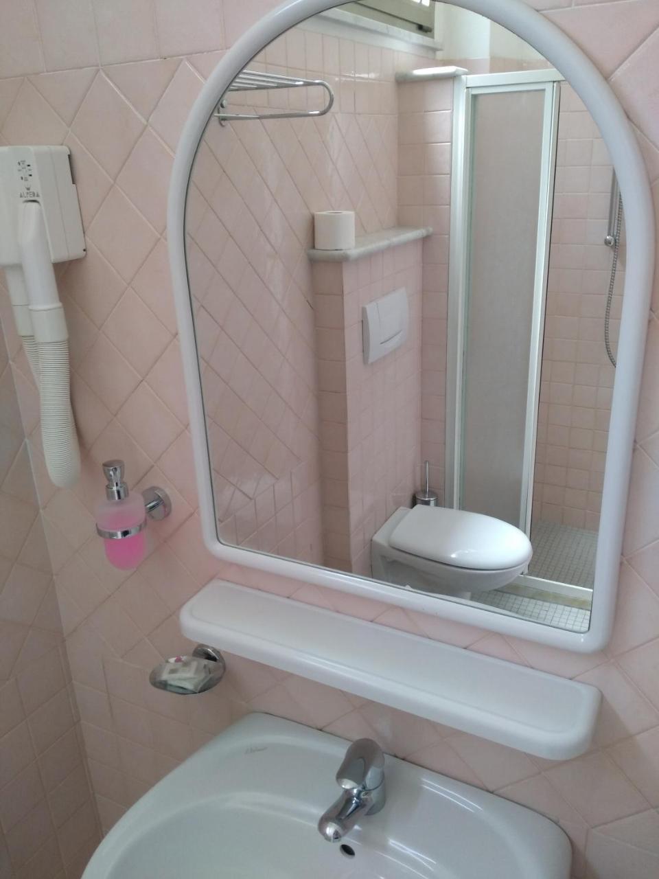מיסאנו אדריאטיקו Hotel Ivana מראה חיצוני תמונה